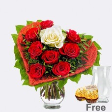 Rosenstrauß Amore mit Vase