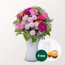 Blumenstrauß Herzensgrub mit Vase &amp; 2 Ferrero Rocher