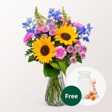 Blumenstrauß Lovely mit Vase &amp; 3 Ferrero Giotto