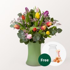 Blumenstrauß Tulpenwiese mit Vase & 3 Ferrero Giotto