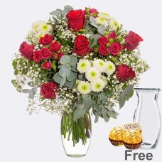 Blumenstrauß Herzensgruß mit Vase &amp; 2 Ferrero Rocher