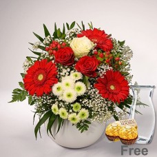 Blumenstrauß Frühlingswiese mit Vase and merci Schokolade