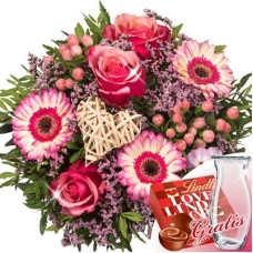 Blumenstrauß Herzklopfen mit Vase and Lindt Schokolade