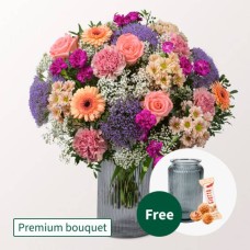Premium-Brautstrauß „Sweet Heart“ mit Premium-Vase und 3 Ferrero Giotto-Pralinen