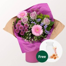 Blumenstrauß Herzenstraum mit Vase & 3 Ferrero Giotto