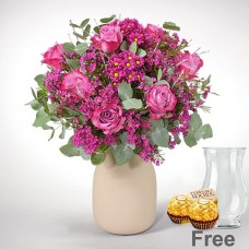 Blumenstrauß Winterkind mit Vase &amp; 2 Ferrero Rocher