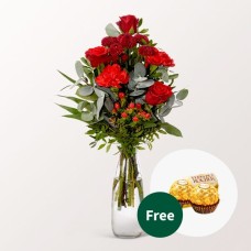 Rosenstrauß Liebesbote mit Vase &amp; 2 Ferrero Rocher &amp; Marmelade Himbeere