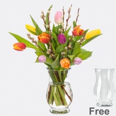 10 Tulpen mit Weidenkätzchen mit Vase &amp; 2 Ferrero Rocher