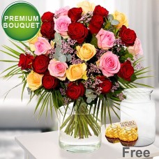 Premium Strauß Rosenfest mit Premium Vase &amp; 2 Ferrero Rocher