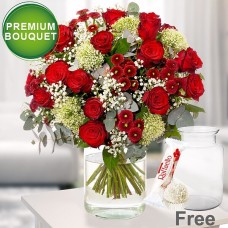 Premium Bouquet Fairytale mit Premium Vase &amp; 2 Ferrero Rocher