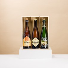 Verkostung belgischen Tripel-Biers in einer Holzkiste