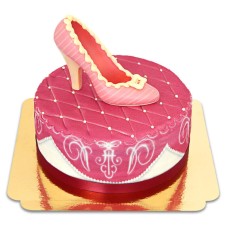 Schokoladenpumpe auf rosa Deluxe-Kuchen