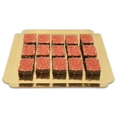 15 Brownies mit Erdbeer-Crisp-Dekoration