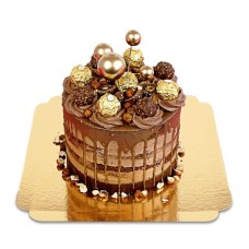 Kuchen mit Rocher-Pralinen
