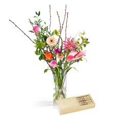 Trendiges Überraschungsbouquet und Leonidas-Pralinen