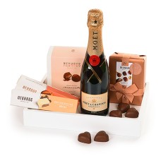 Neuhaus Geschenktablett mit Moet Champagner und Pralinen