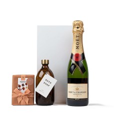 Champagner von Moet, Badeseife von Wellmark und Pralinen von Neuhaus