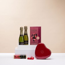 Prickelnder Cava mit Schokoladenherzen