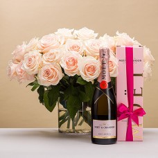 Strauß mit 20 romantischen Rosen und Moet &amp; Chandon Rose