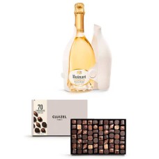 Auswahl an Pralinen und Champagner Ruinart Brut