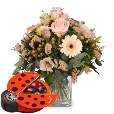 Delicate Seasonal Bouquet mit Munz Schoko-Marienkäfer (Minimum)