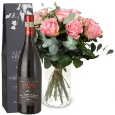 12 rosa Rosen mit viel Grün und Amarone Albino Armani Docg (Minimum)