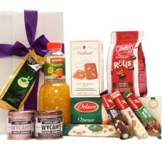 Paket mit Fruchtsaft Granini und belgischen Süßigkeiten als Geschenk