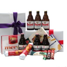 Belgisches Bierpaket mit belgischen Süßigkeiten
