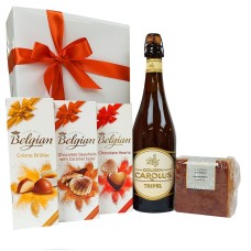 Geschenkbox aus Holz mit belgischem Tripel und belgischen Süßigkeiten