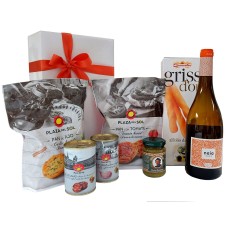Geschenkpaket mit italienischen und spanischen Snacks und spanischem Wein