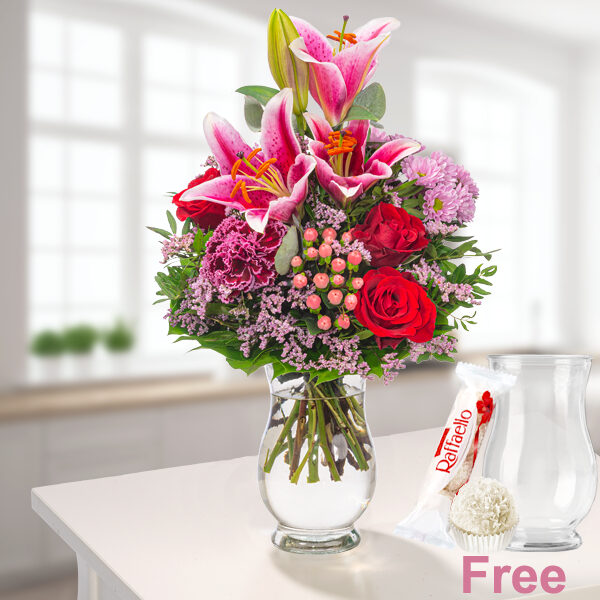Blumenstrauß Muttergluck Mit Vase Und Ferrero Raffaello