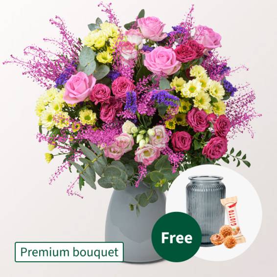 Premium-Blumenstrauß Herzlich mit Premium-Vase & 3 Ferrero Giotto