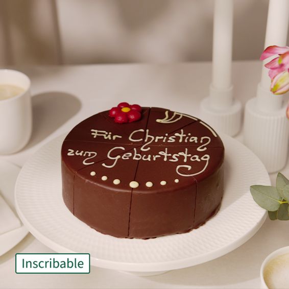 Wunderbares Dessert Sachertorte mit individuellem Text