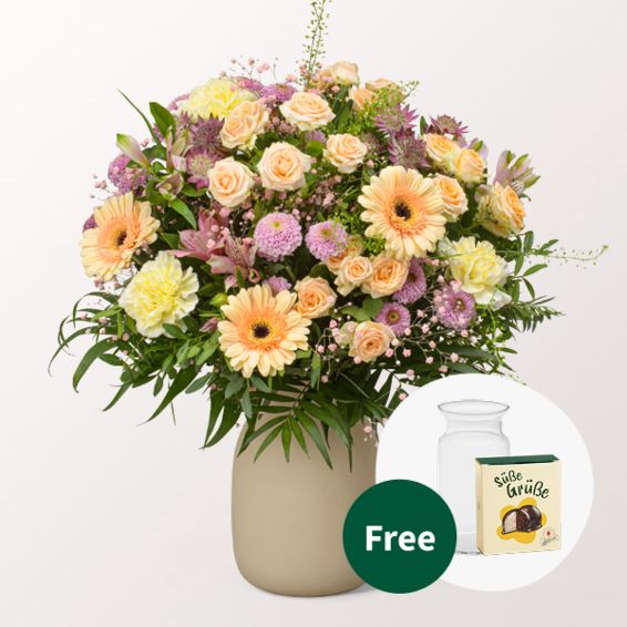 Sommerromantischer Blumenstrauß mit Halloweenkugeln und Vase