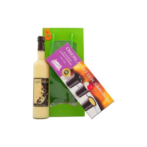 Schokoladenbecher und Likör in der Geschenktüte