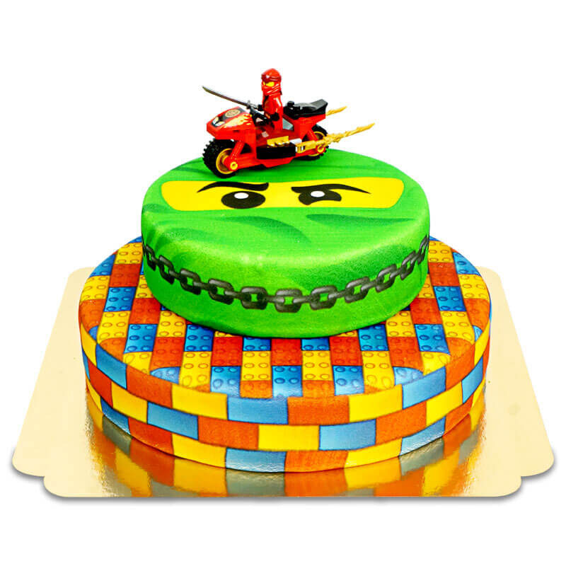 Lego Ninjago auf zweistöckigem Ninja-Kuchen