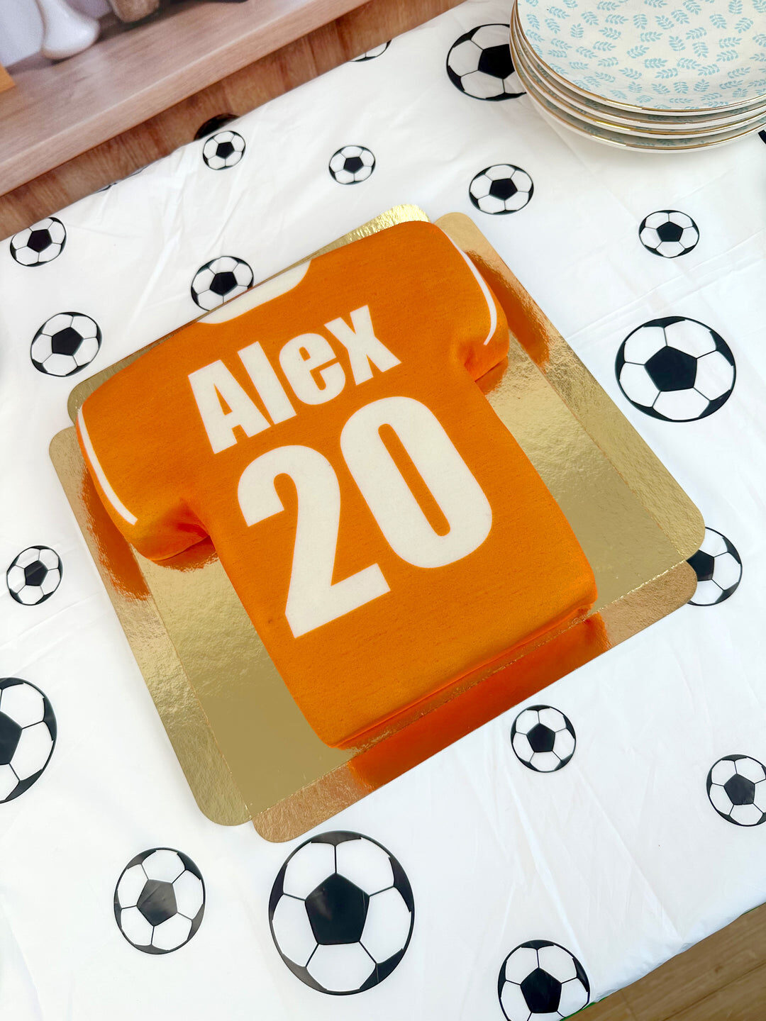 Fußballtrikot-Torte, einfarbig - verschiedene Farben (Mittel (25 cm x 17 cm (16 Portionen)))