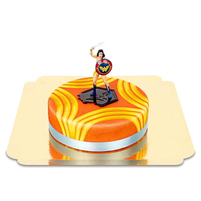 Wonder Woman on a red power cake (Small ((18 cm)6 servings))