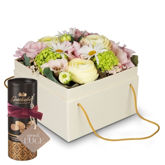 Blumenbox «Madeira» (15 cm) mit Gottlieber Cacaomandeln und hängendem Geschenkanhänger «Viel Glück»