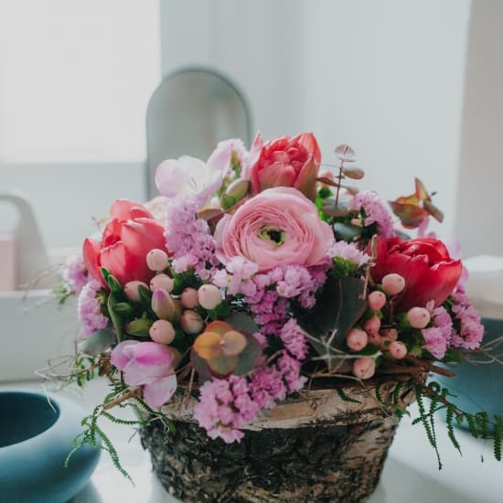 Zartes Frühlingsblumenarrangement (Minimum)