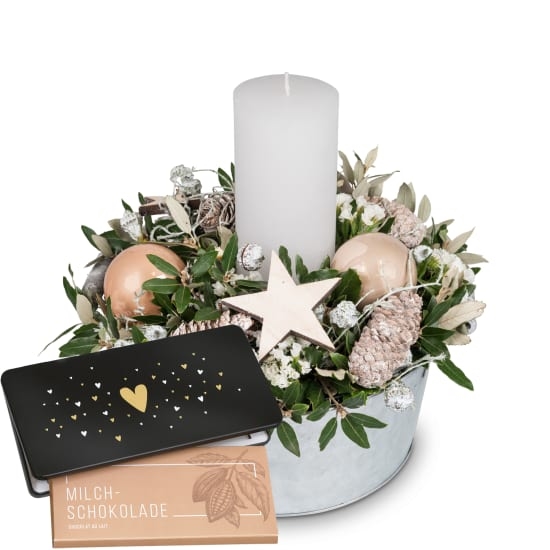 Candle arrangement "Advent, Advent" with Munz bar of chocolate "Heart" (Minimum)
